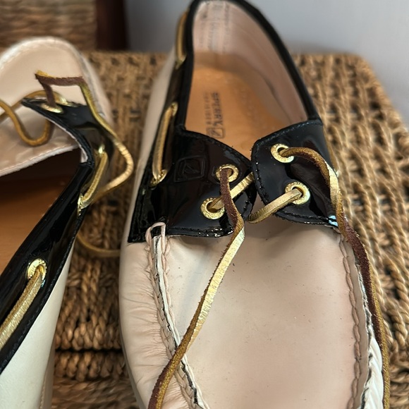 Sperry women’s pearlescent Cream black patent Leather top sider lace 8.5 loafers - Picture 11 of 14